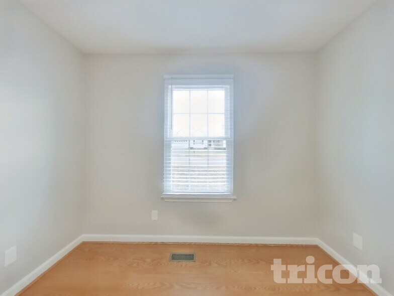 Building Photo - 712 Paige Ct