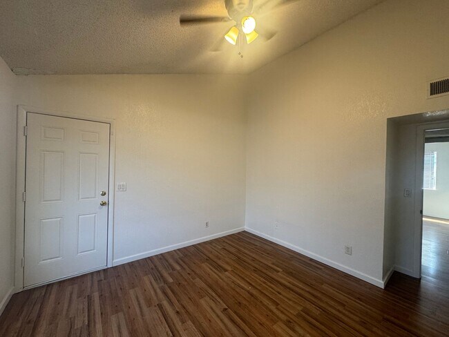 Building Photo - 4828 W Orangewood Ave