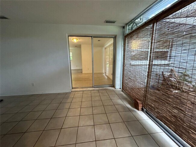 Building Photo - 1215 NE 21 Ave