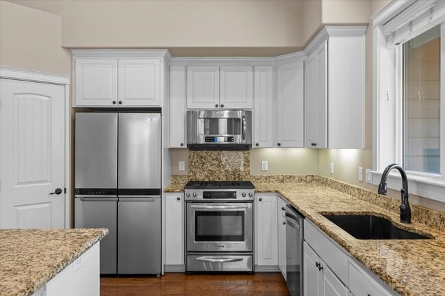 Building Photo - 4375 Vista Pointe Dr