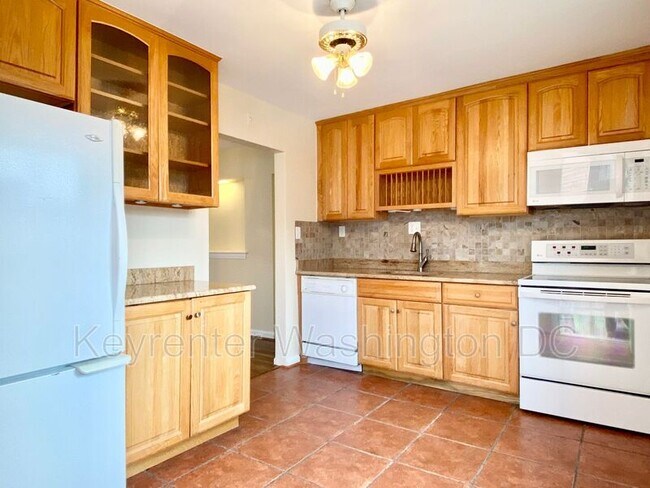 Building Photo - 5514 Chillum Pl NE