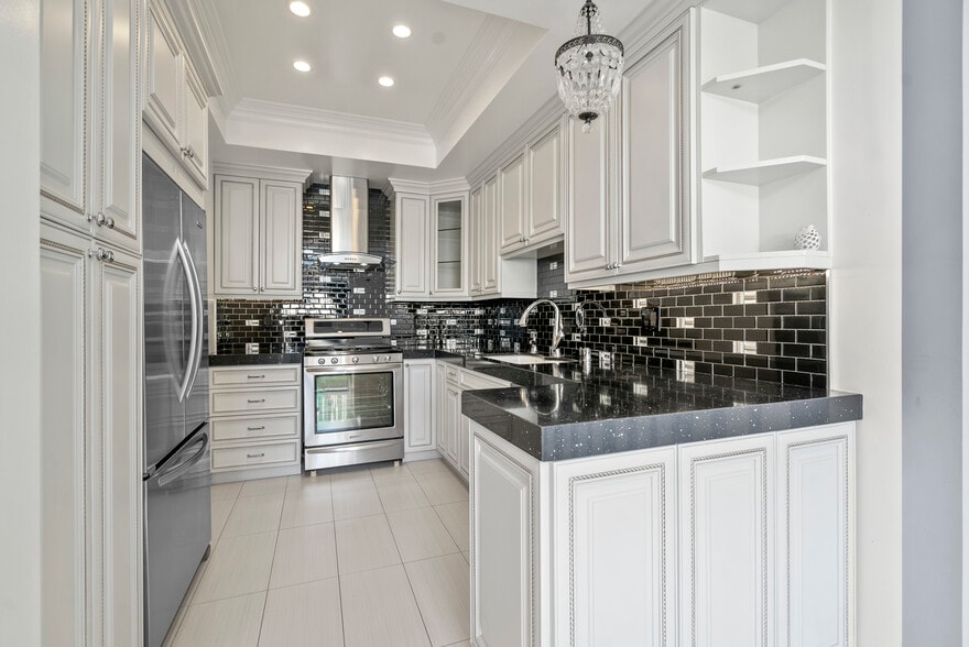 Upgraded Kitchen w/Kitchen Hood - 1734 N Verdugo Rd