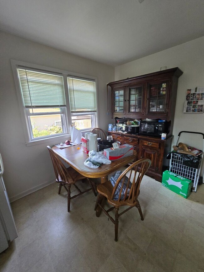 Building Photo - 2239 S 77th St