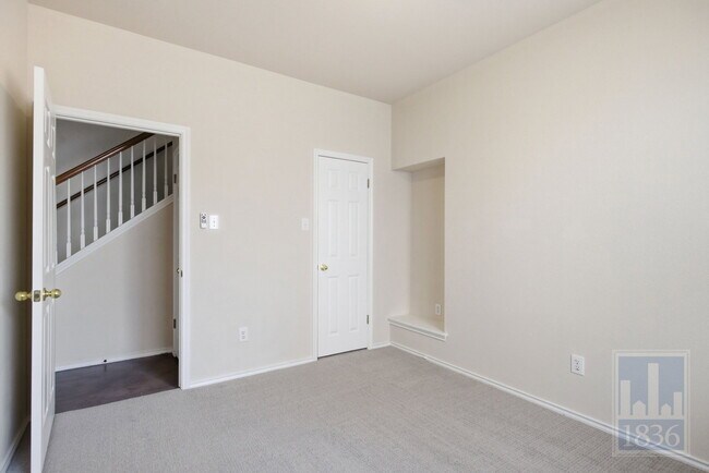 Building Photo - 2217 Speidel Dr