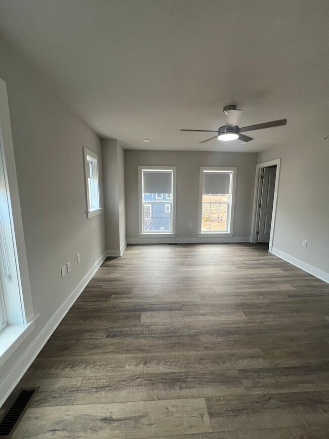 Building Photo - ** $500 OFF **