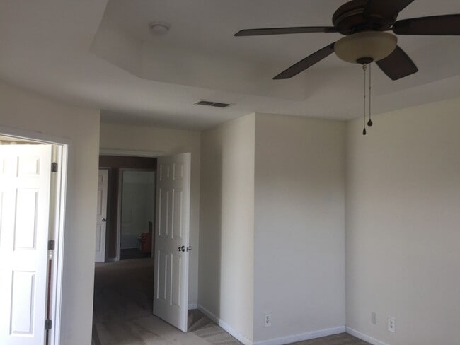 Building Photo - 4 bedroom Exit 1