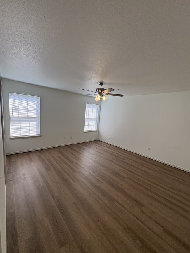 Building Photo - 601 Cedarbrook Ct