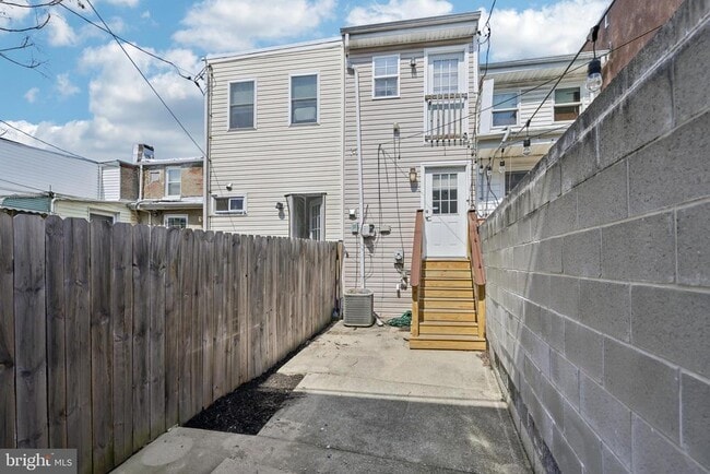 Building Photo - 49 E Heath St