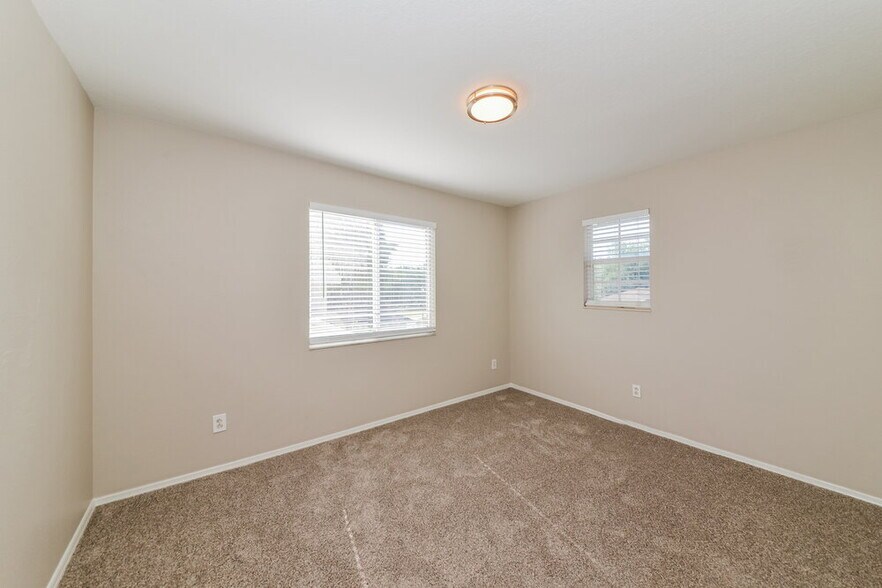 Building Photo - 4033 Banbury Cir