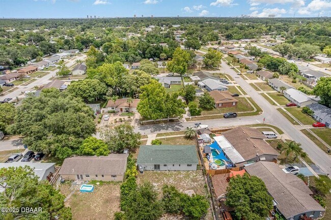 Building Photo - 1808 Green Pl