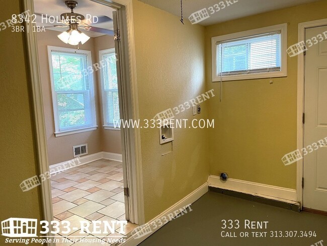 Building Photo - 8342 Holmes Rd