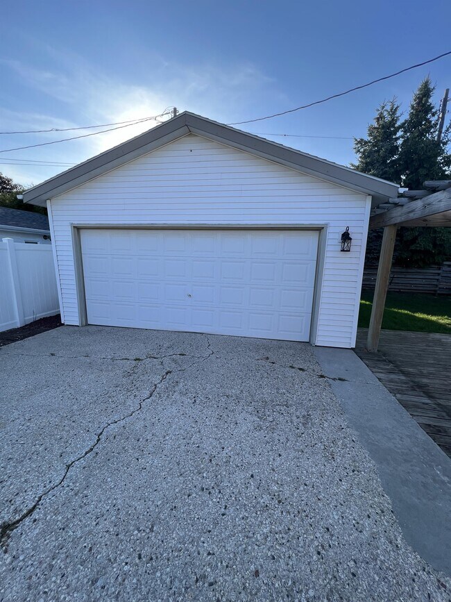Building Photo - 1510 S 38th St