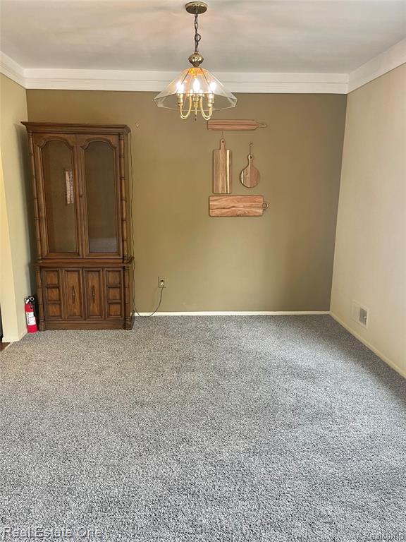 Building Photo - 688 E Fox Hills Dr