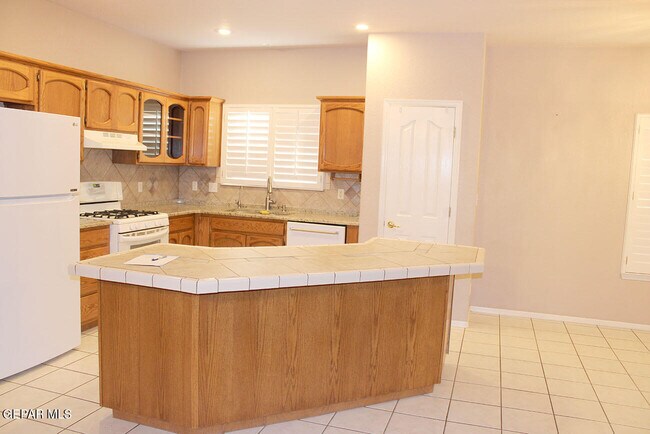 Building Photo - 221 Cloud Song E