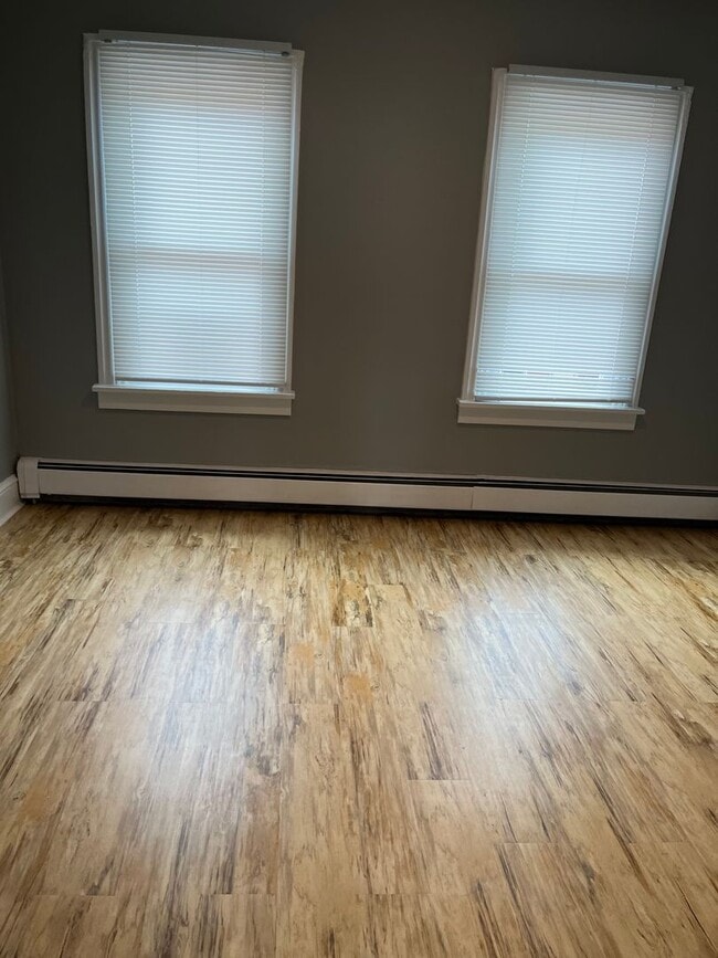 Building Photo - Beautiful 3-bedroom, 1.5-bathroom home in the heart of Lancaster!