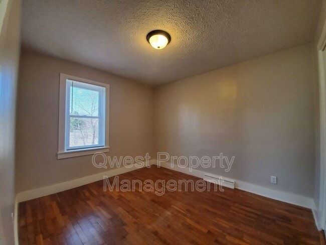 Building Photo - 6315 Knapp St NE