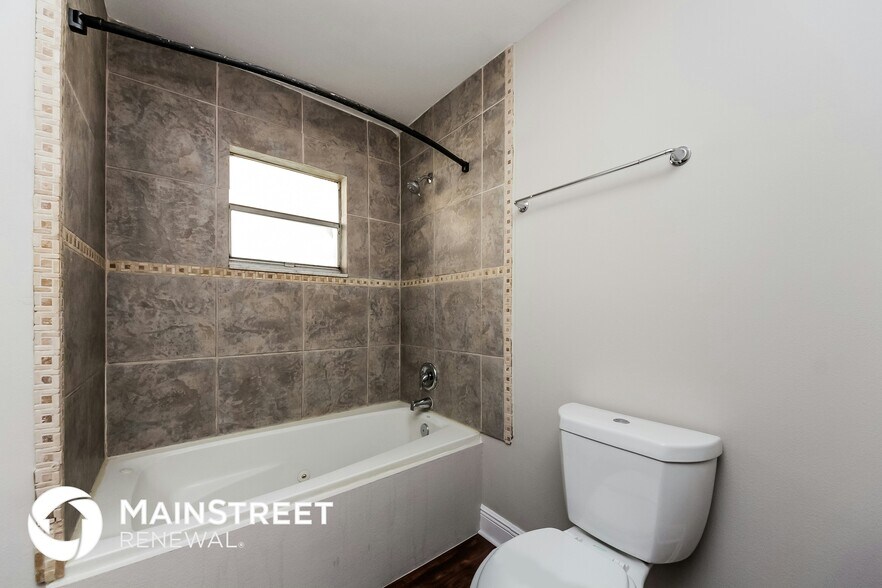 Building Photo - 10851 Waterford Ct