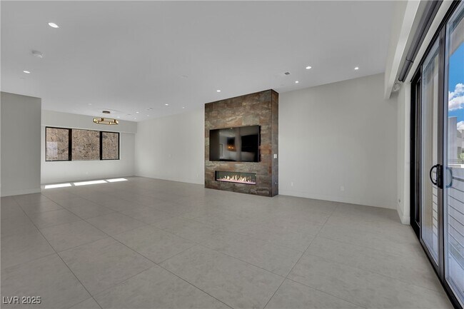 Building Photo - 378 Tranquil Peak Ct