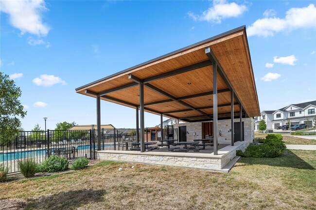 Building Photo - 125 Threshing Rd