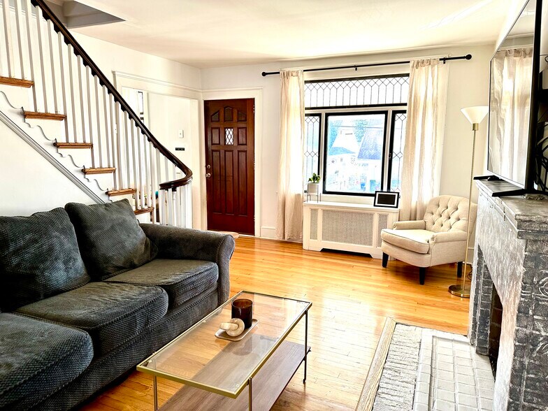 Building Photo - 311 Chandler St