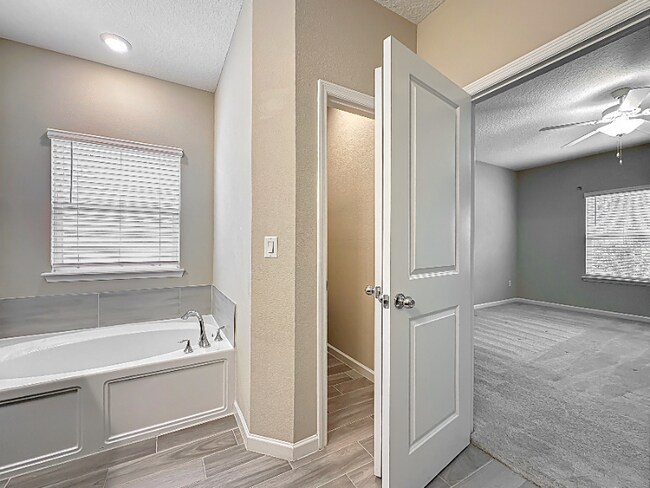 Building Photo - 9504 Lovage Ln