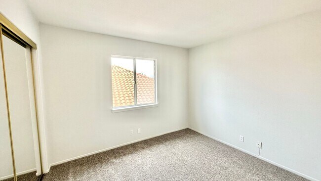 Building Photo - Awesome Two-Story Home, Recently & Freshly Updated, just minutes to downtown Fallbrook!