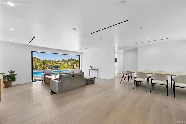 Building Photo - 17072 Oak View Dr
