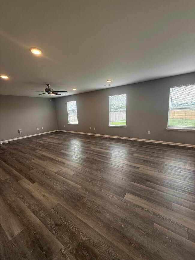Building Photo - 8185 Driftwood Lp