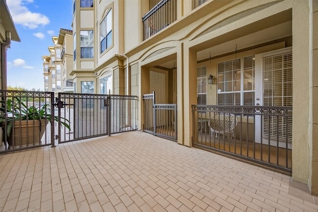 Building Photo - 7575 Kirby Dr