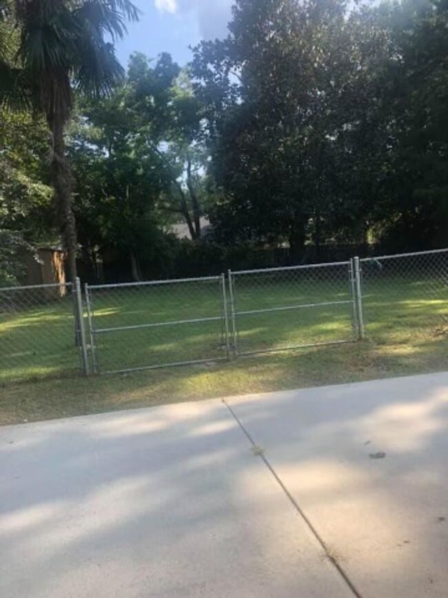 Building Photo - Charming home on Fairview St