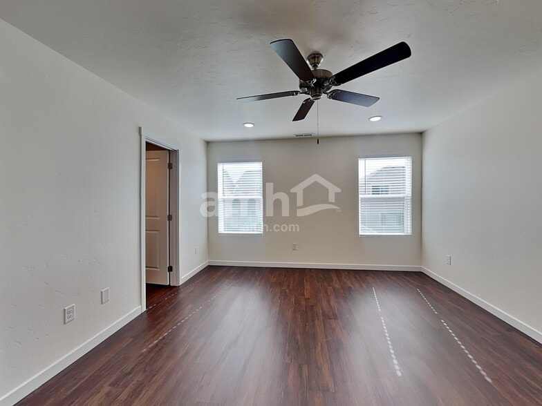 Building Photo - 1496 N Garnet Creek Ave