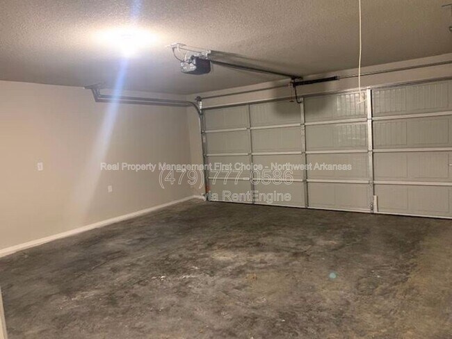 Building Photo - 4205 SW Lenox Ave