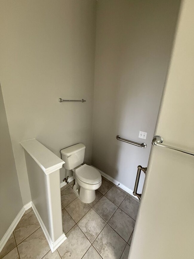 Building Photo - Charming 3-bedroom, 2-bathroom home located in the vibrant city of Lexington