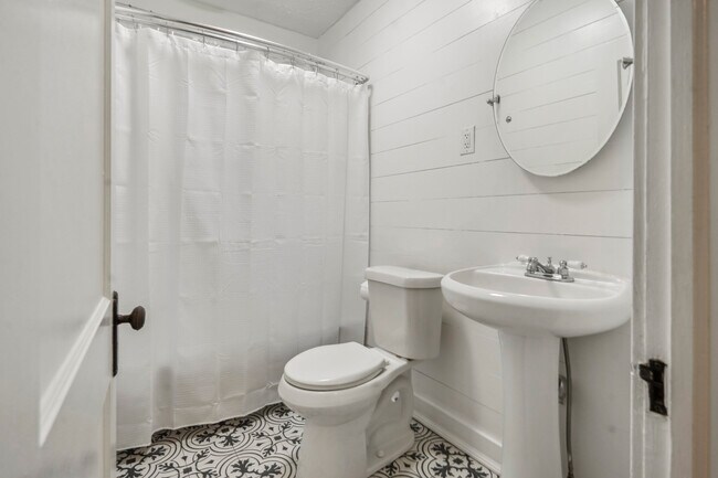 Bathroom - 1858 Lyle Ave