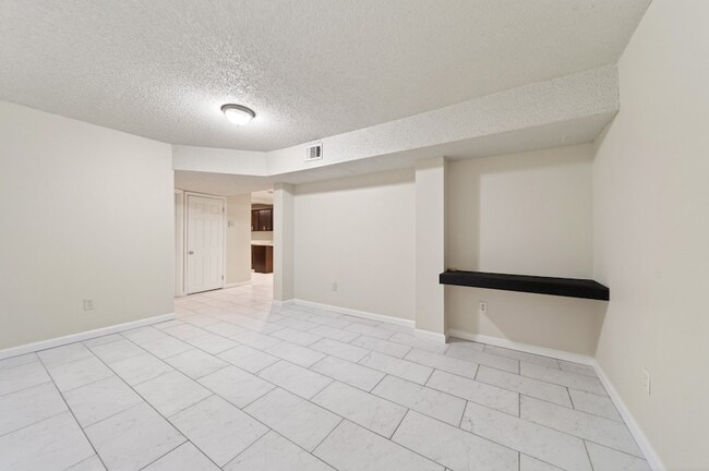 Building Photo - 235 Savely Dr
