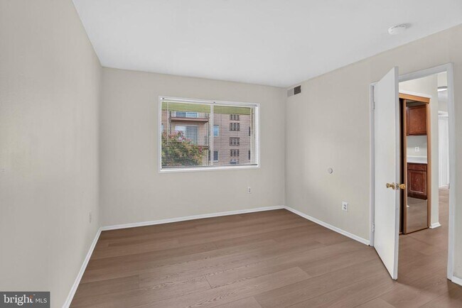 Building Photo - 5408 85th Ave