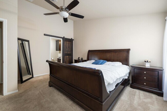 Building Photo - 11515 N Peak