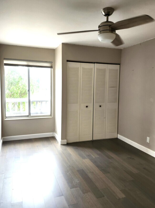 Building Photo - 1919 Discovery Cir E