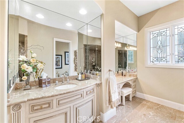 Building Photo - 5061 E Copa De Oro Dr