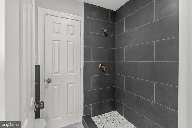 Building Photo - 12 Holbrook Ln