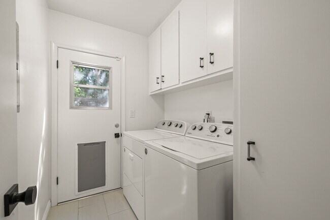 Building Photo - 15473 Lemay St