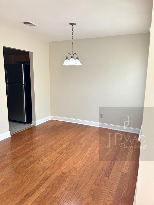 Building Photo - 126 Trailside Ln