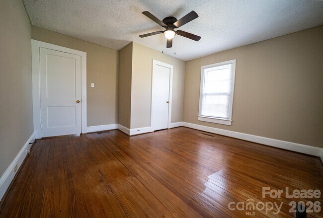 Building Photo - 908 S Juniper St