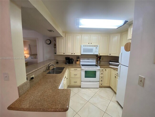 Building Photo - 1696 S Ocean Ln