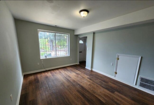 Building Photo - 357 Parkland Pl SE