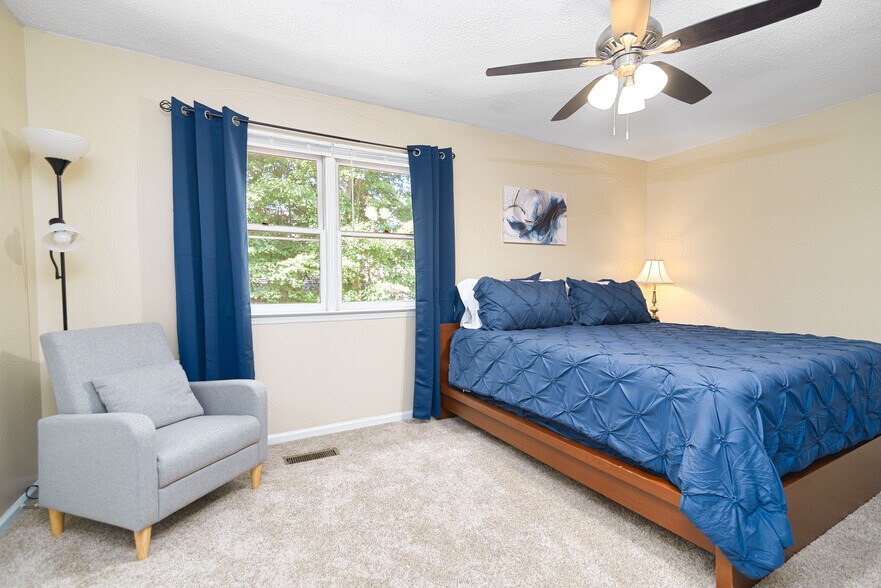Building Photo - Room in Townhome on Rust Wood Pl