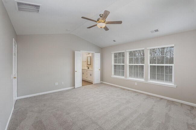 Building Photo - Elegant 4-bedroom Ballantyne home located ...