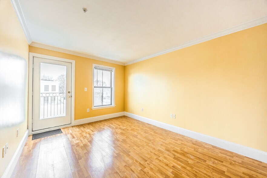 Building Photo - 426 Mount Hope St