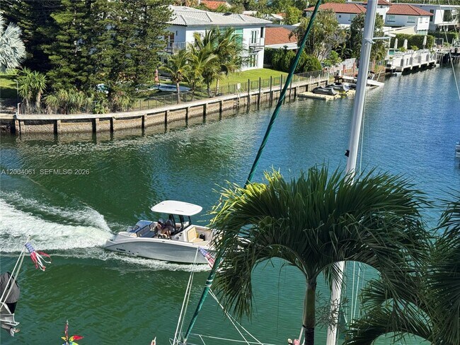 Building Photo - 2600 NE 135th St