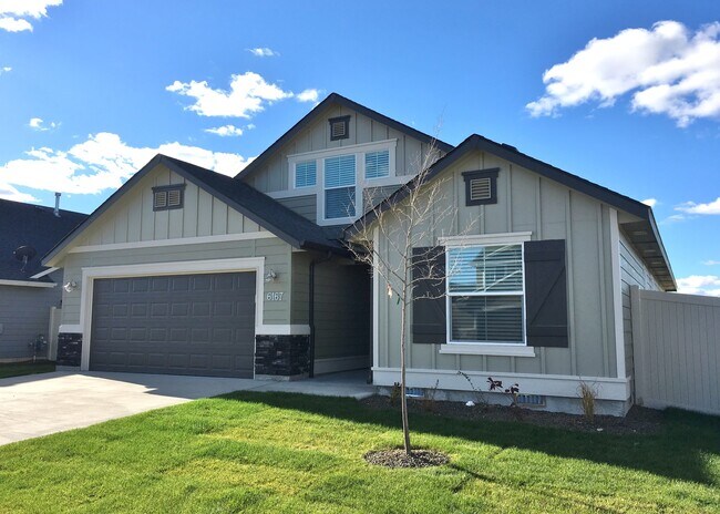 Primary Photo - Beautiful home with 3bd 2ba and bonus room...